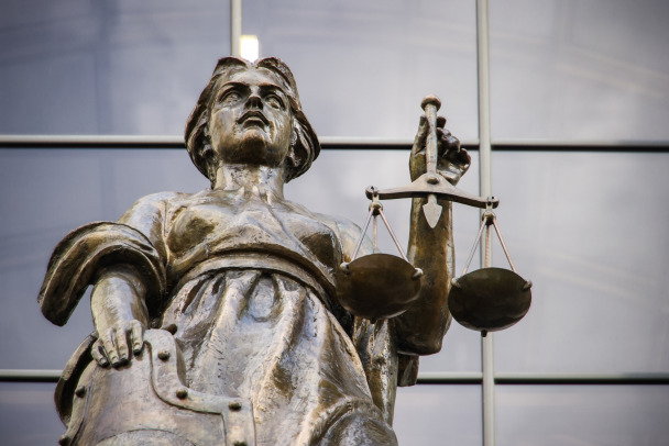 Ректора вуза в Петербурге будут судить за организацию незаконной миграции