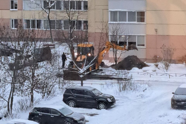 В Колтушах залатали водопровод и ждут наполнения бассейна