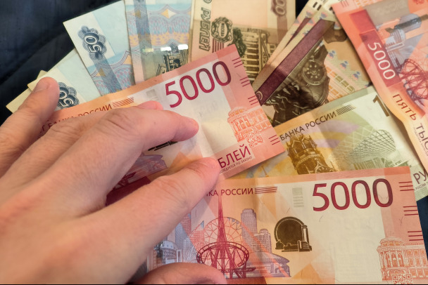 200 тысяч пенсионерки из Волховского района нашли на счету в Екатеринбурге