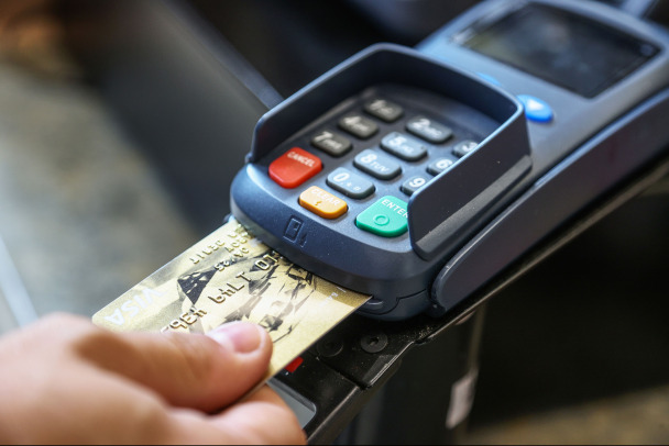 Терминал неисправен. В Петербурге будут судить курьера, забравшего 60 тысяч с заказов