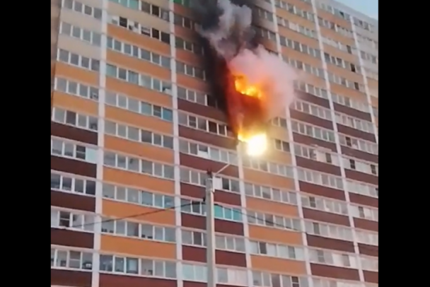 Многоэтажку тушат в Никольском. Загорелась студия