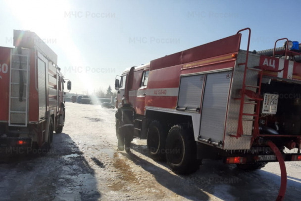 В Кингисеппе - пожар в промзоне Фосфорит
