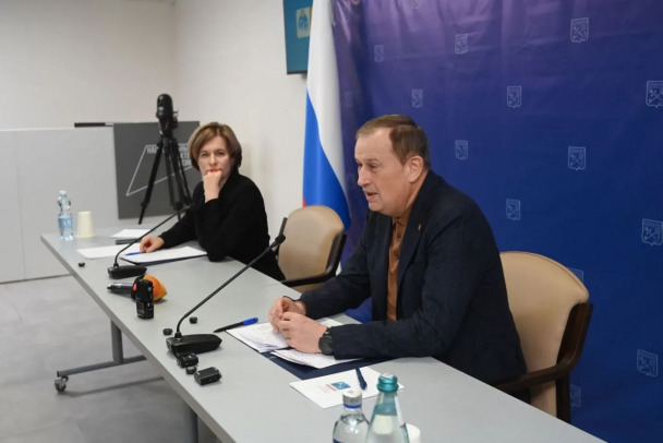 Дрозденко признался, что не сам отвечает в соцсетях