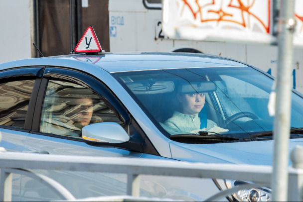 Еще больше теории. Что изменится в автошколах с 1 марта