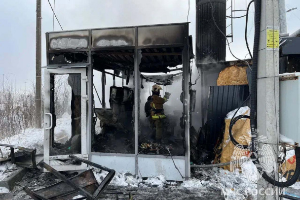 Огонь уничтожил круглосуточное кафе у трассы в Порошкино - фото