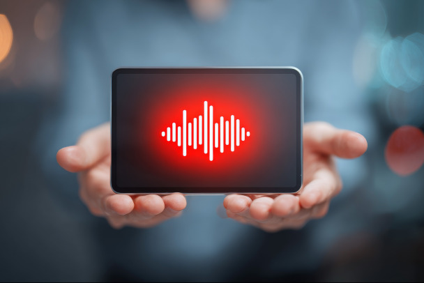 В Бокситогорске школьник погиб от удара током в ванной. Телефон упал в воду