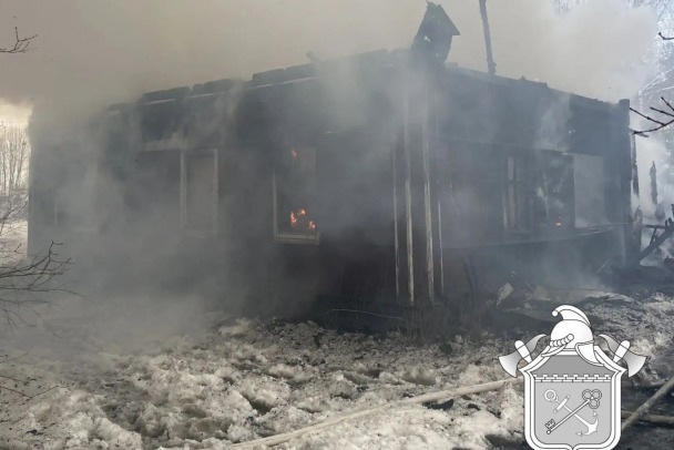 Погибшего нашли после пожара в поселке Волочаевка