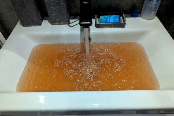 Кузьмоловский  без горячей воды на неопределенный срок из-за прорыва трубы