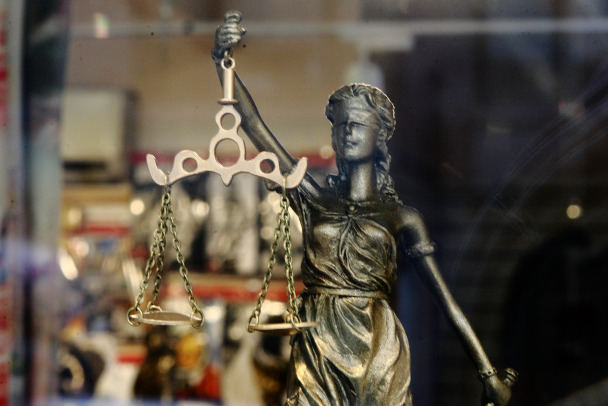 57 тайников под Лугой на восемь лет лишили женщину свободы, а еще телефона и автомобиля