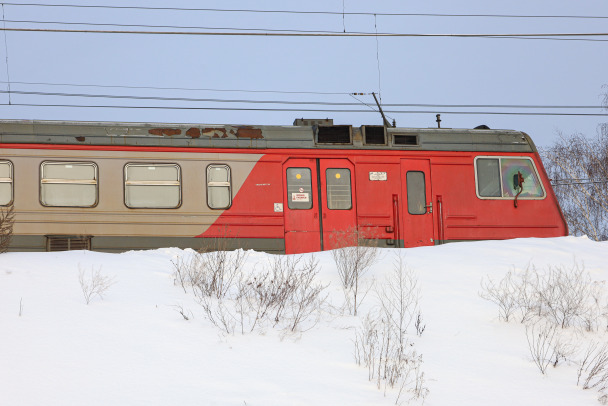 Ехал между вагонами, упал на рельсы. В Ленобласти изучают травмы 13-летнего подростка