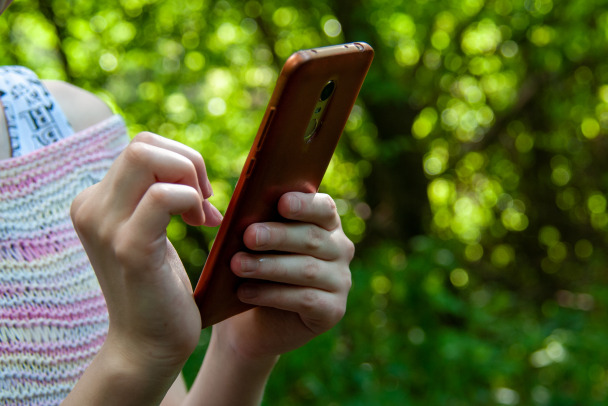 Петербурженку оштрафовали за то, что она в переписке назвала мужчину трусом