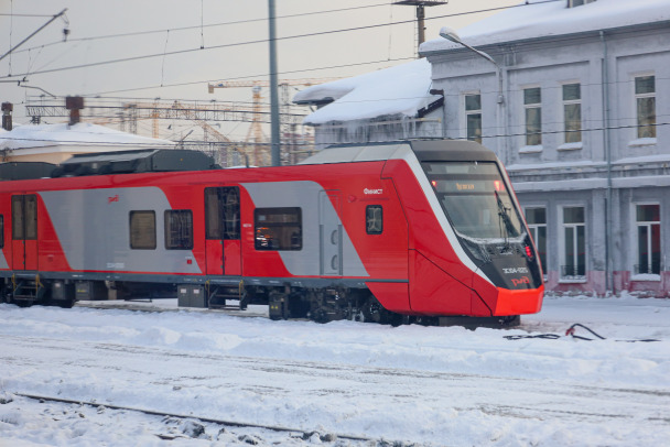 Поезд насмерть сбил 74-летнего петербуржца на перегоне под Лесколово
