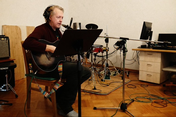 Что такое фигня. Бард из Новой Зеландии поет о Питере, Ленобласти и выборах