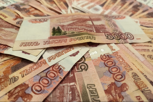 Пенсионерка из Ленобласти, ставшая жертвой мошенников, получила обратно полмиллиона рублей