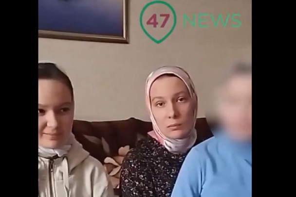 Пропавшие сестры из Петербурга записали видео - с матерью и в платках