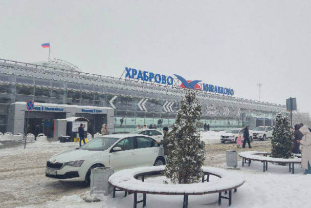 Четыре рейса из Петербурга в Калининград и четыре обратно задержали. Виноваты снежные зерна