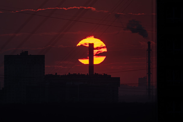 Брянскую область больше 12 часов атакуют беспилотники. Есть проблемы со светом и теплом