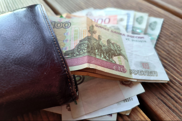 Суд отправил поработать отца, который бегал от труда и алиментов в Приозерском районе