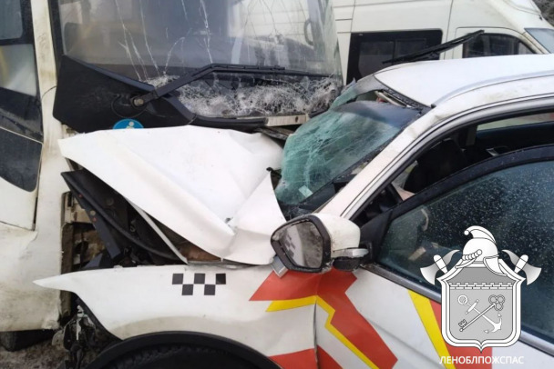 Более 10 человек пострадали в ДТП с автобусом и такси у Каськово