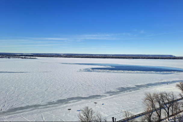 Опасный лед можно отличить по цвету. Расскажем - как