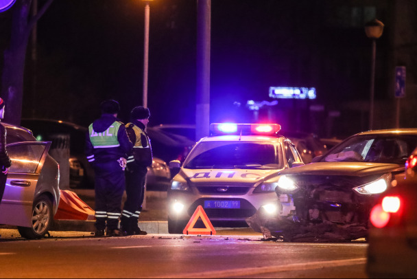 Под Выборгом Chery въехала в робота-бензоколонку, пострадали четверо