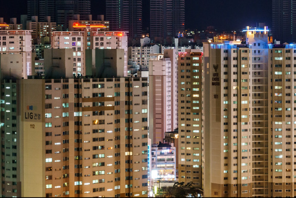 Может быть беспилотник. На окраине Петербурга эвакуируют жилой комплекс