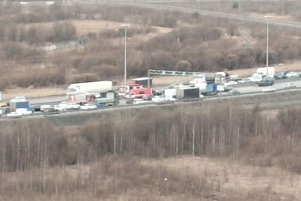 На КАД пробка четыре километра после ДТП с китайцем (фото)