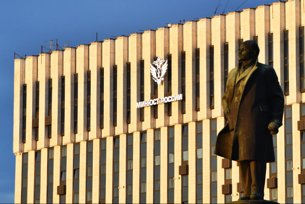 Режиссер запрещенного к показу в России фильма Таланкин*, бизнесмен и журналистка стали иноагентами