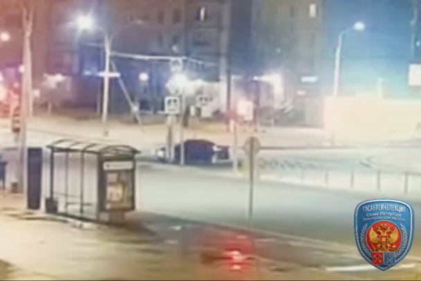 Дрифтеру грозит уголовное наказание за кольца на светофоре в Петербурге