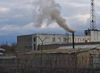Дым из трубы исправительной колонии в Форносово