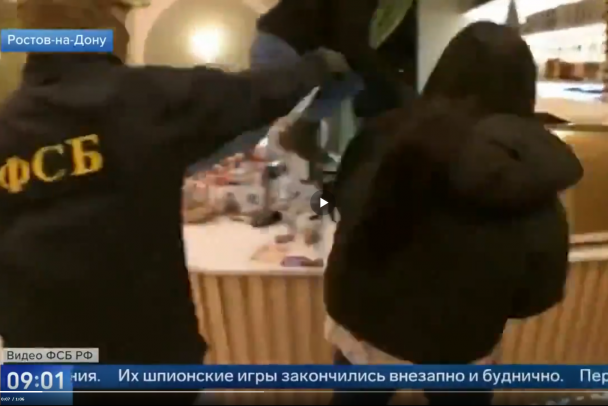 Две девушки-ровесницы из Выборга и человек из Удмуртии получили от 17 до 20 лет колонии за госизмену и подготовку терактов