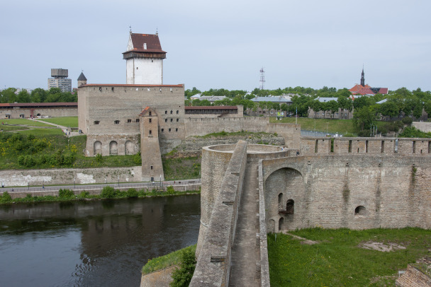 Эстония перевела стрелки на таможне. Но наша работает по-прежнему