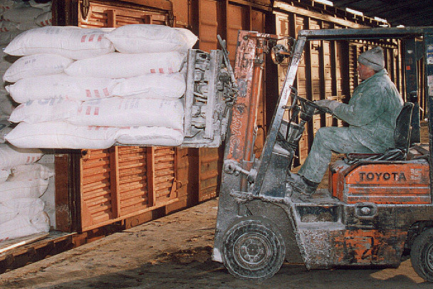 Порт Фавор рассказал Дрозденко, когда начнёт перевалку сухих удобрений в Усть-Луге