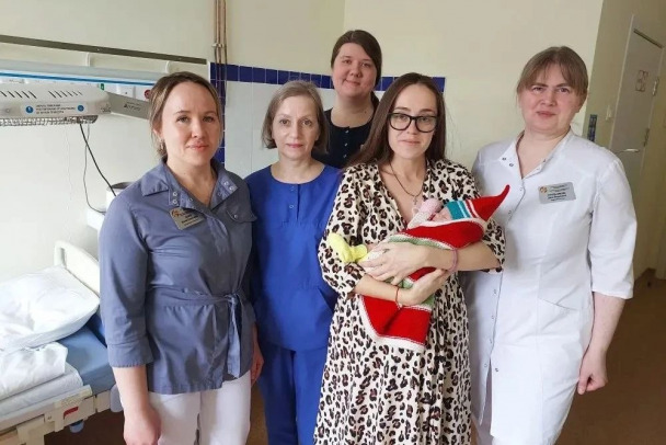 Неонатологи в Гатчине выходили младенца, который не ел и не дышал