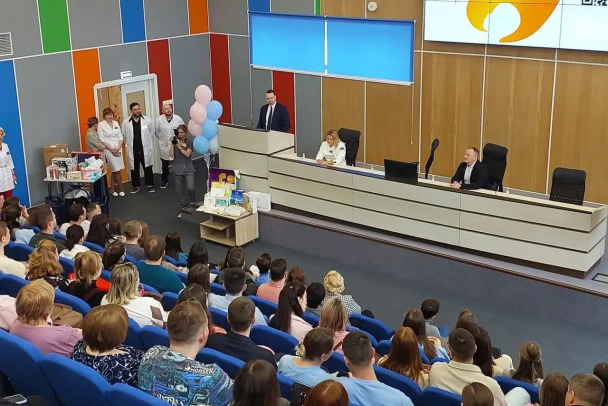 В Ленинградском перинатальном центре врачи встретились с будущими родителями