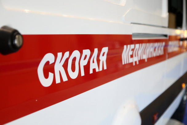 В Петербурге молодой человек выпрыгнул из окна, спасаясь от нападавшего с ножом