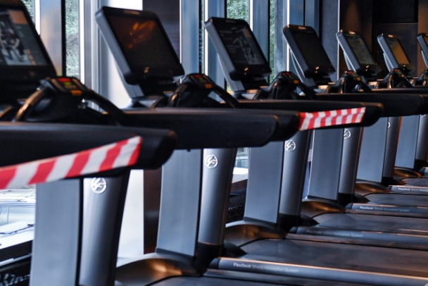 Без воды ни туды, ни сюды. Из фитнес-клуба в Мурино испарились тренажеры