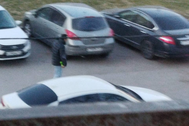 Схватили на лестнице и избили. В Коммунаре наркоманы напали на местную жительницу