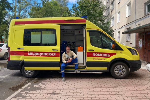 В Кудрово бригада скорой помощи вывела мужчину из состояния клинической смерти