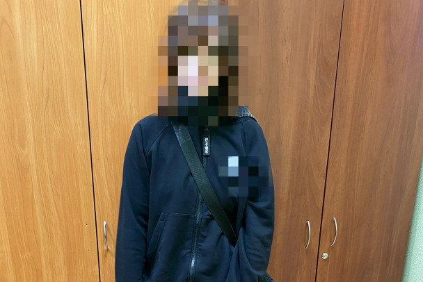 Школьницу сняли с хвоста электрички в Петербурге. Катается не в первый раз