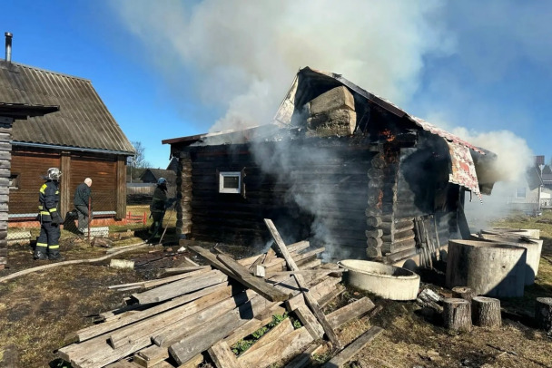 Дача горела под Киришами, сарай  в Клинце, автомобиль  в Ям-Ижоре