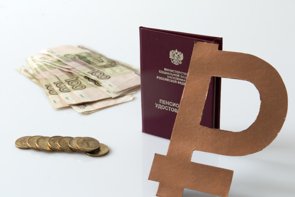 Житель Ленобласти и петербуржец лепили корочки силовиков, но к ним пришли с настоящими