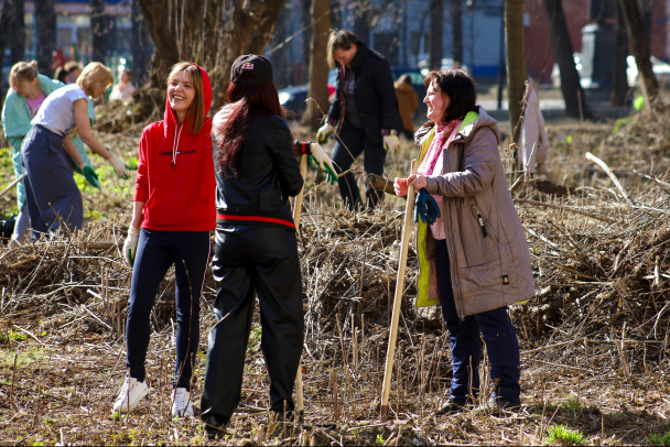 В Ленобласти стартовали субботники. Свой двор жители могут добавить онлайн