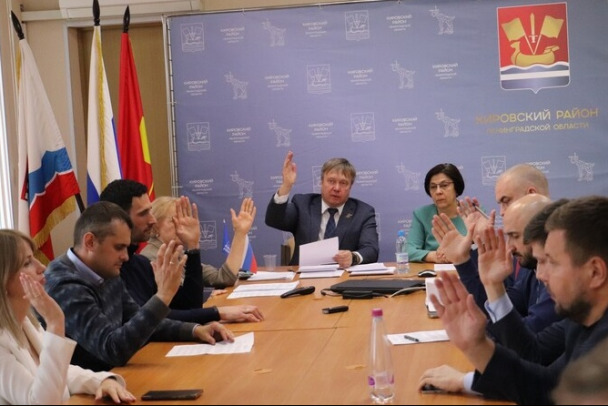 Кого учишь, соплячка Кировск лишил статуса за хамство и сомнение в Путине