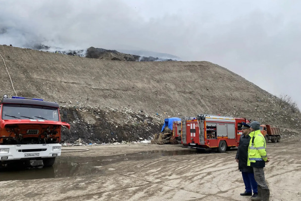 Пожар на мусорном полигоне в Лепсари локализуют на 1500 квадратах. На месте прокуратура