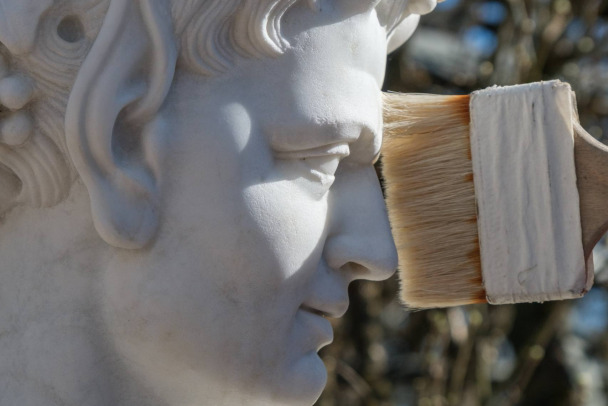 Вас встретят Флора и Молодой Марс. Скульптуры парка в Гатчине открыли после зимовки - фото