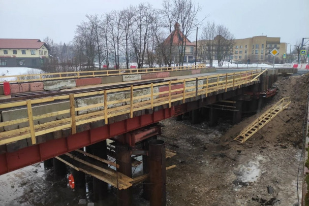 В Карелии строят новый мост и тут же разбирают старый