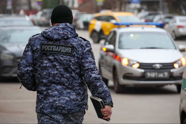 Вел себя странно. Мужчину со свертками запрещенного задержали в Пушкине