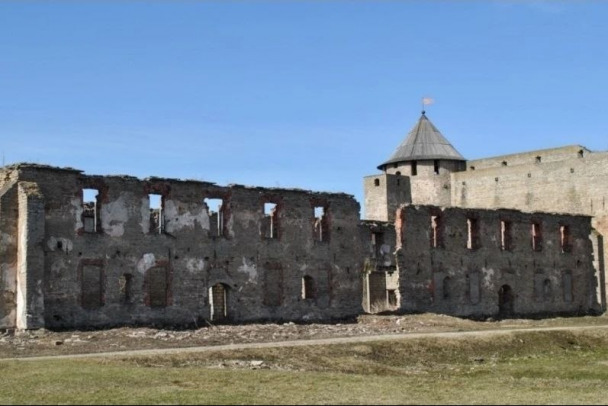 В Ивангородскую крепость проложат коммуникации. Большой амбар станет музеем