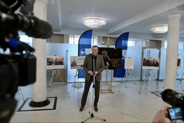 В правительстве Ленобласти повесили фотографии Жириновского
